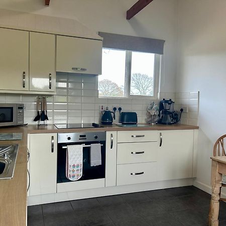 Villa Beautiful Rural Self Contained Farm Annex Hordle Esterno foto